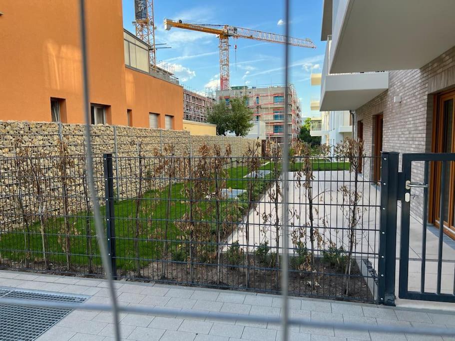 Three Bedroom Apartment In City Centre With A Grand Garden Frankfurt am Main Buitenkant foto